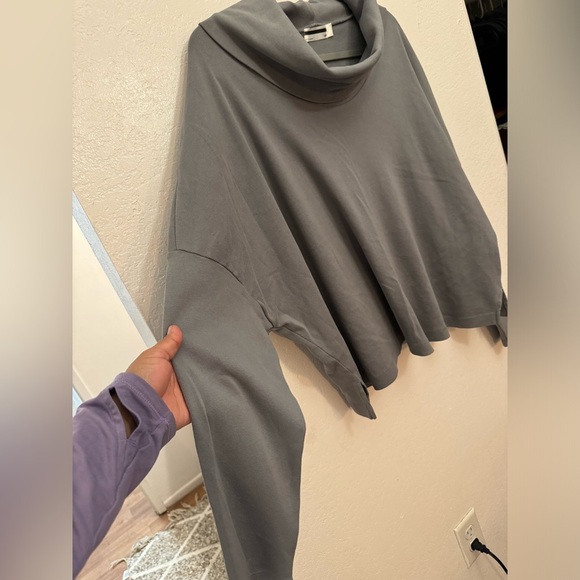 GRP 1 turtleneck long sleeve women’s blouse/ sweater - Picture 7 of 7